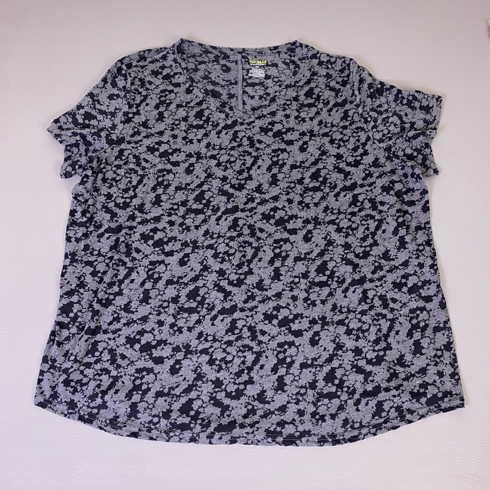 Tek Gear Essential‎ Gear Tee Shirt Women's 2X Gray Black Camo Floral V-Neck